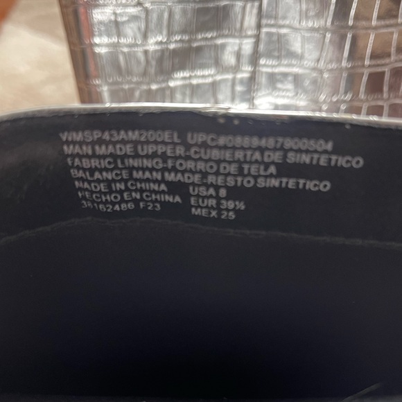 Scoop Silver Boots. Knee high! Size 8
Like new!!! - Picture 5 of 7